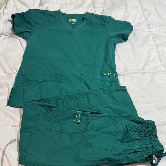 Wonder wink Wonder Flex green scrubs set S/Med NEW with tags (3 pieces) - Picture 2 of 8
